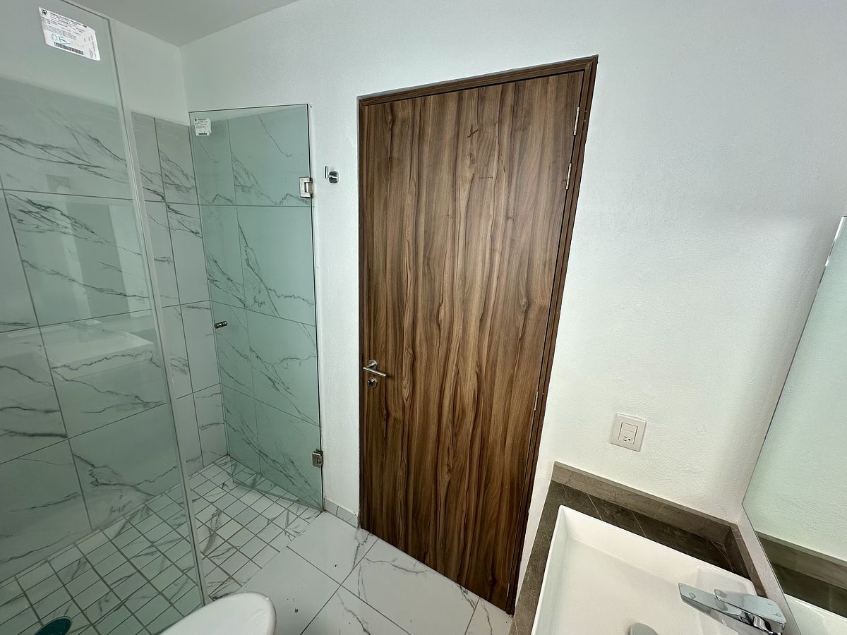 19 de 23: BAÑO COMPLETO RECAMARA PRINCIPAL