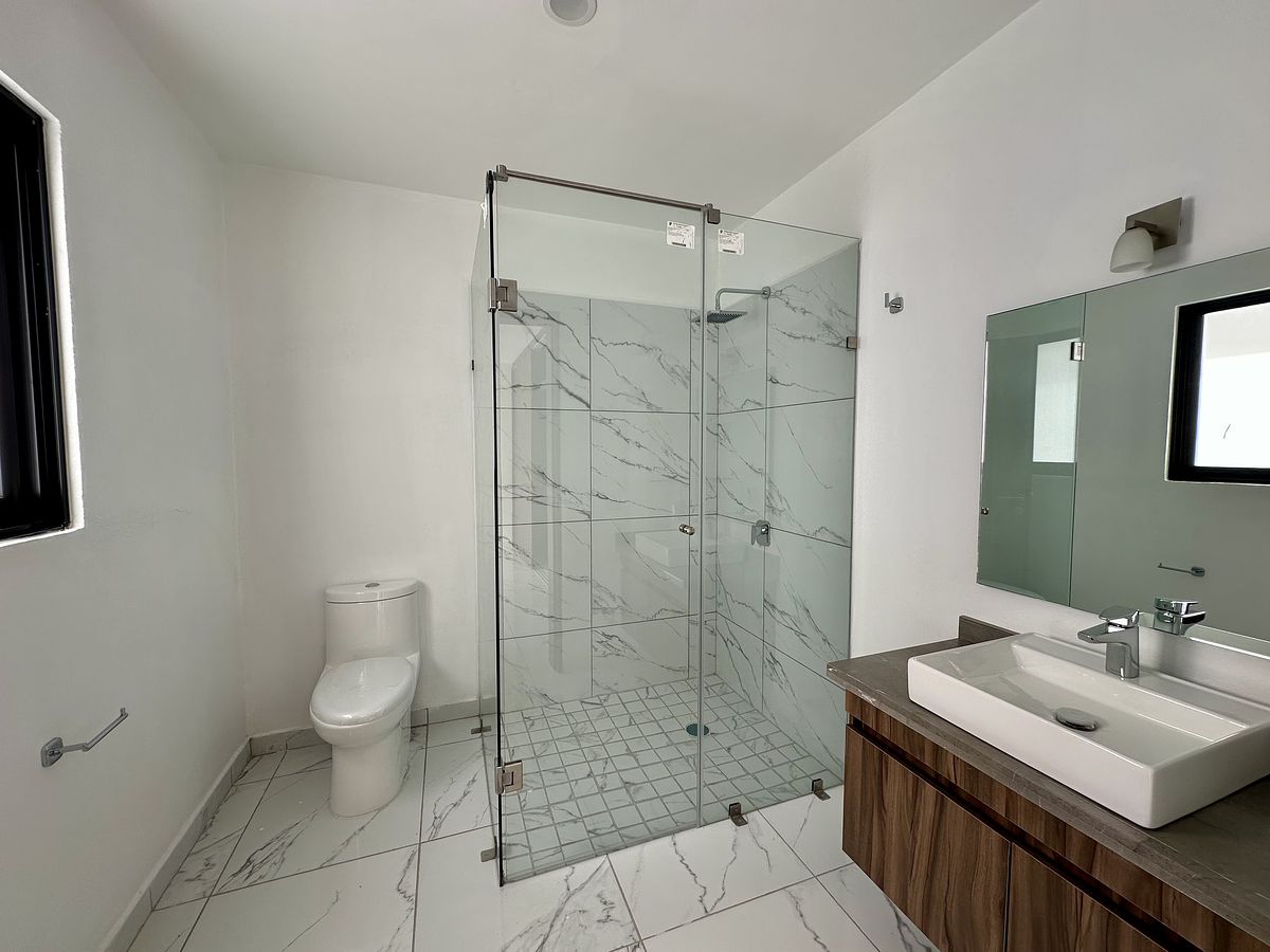 18 de 22: BAÑO RECAMARA PRINCIPAL