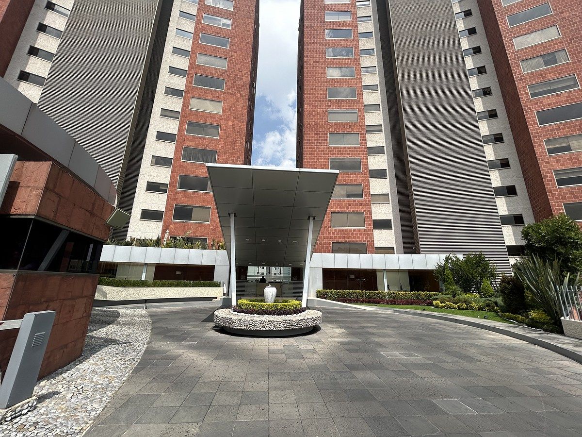 17 de 20: Fachada motor lobby