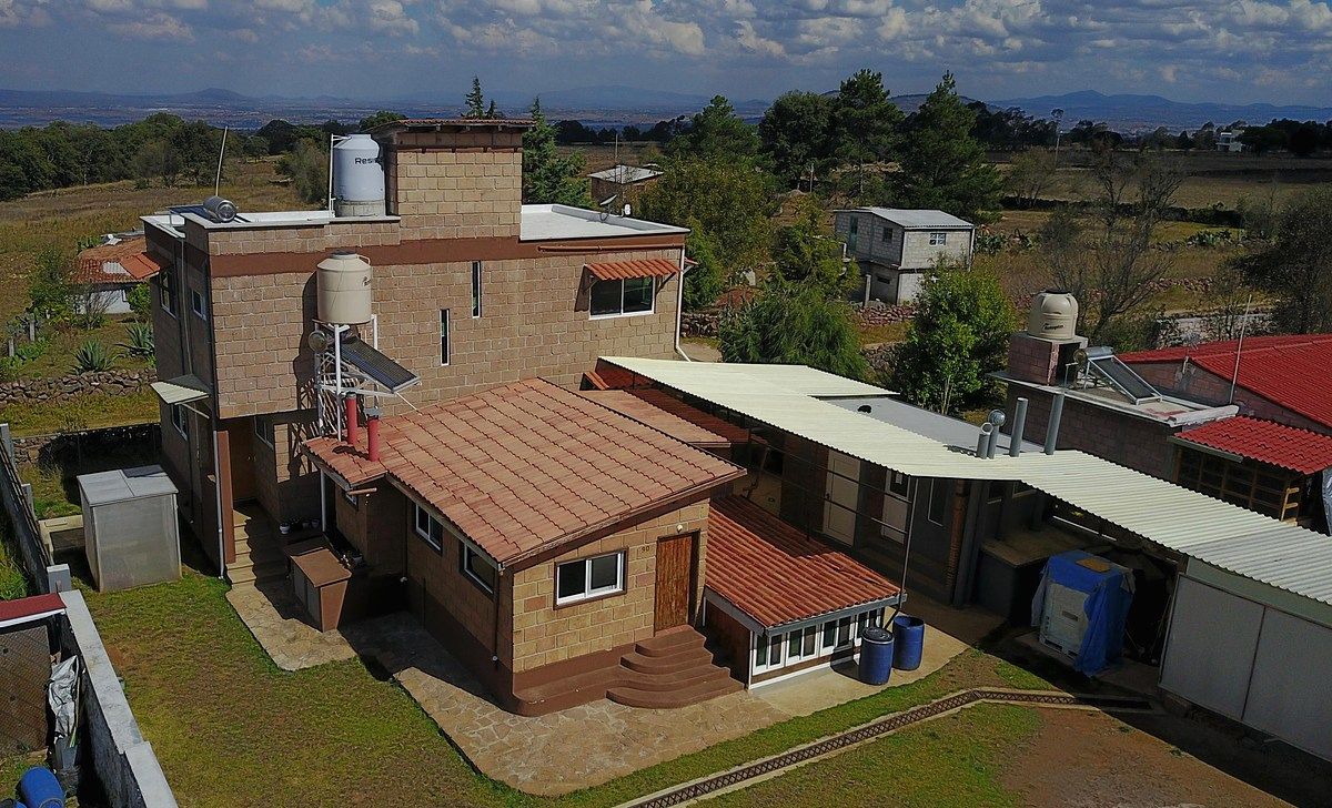 3 de 6: Vista de las dos casas