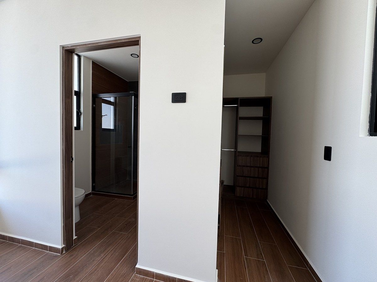 9 de 35: Baño completo y vestidor