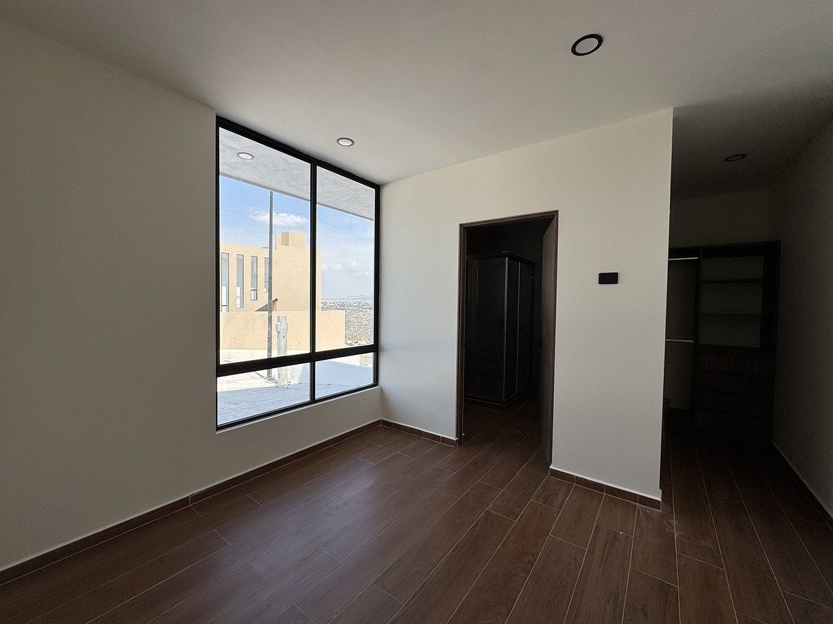 8 de 35: Recámara en planta baja