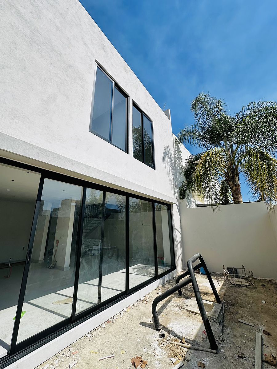 11 de 36: terraza planta baja actual ventanal 4 hojas palmera