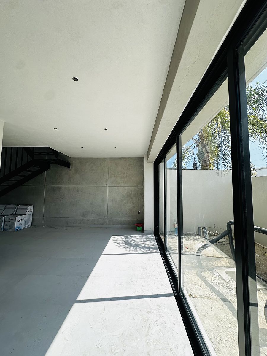 17 de 36: comedor sala y terraza lado derecho actual