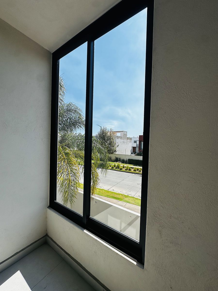 30 de 36: vista desde recamara secundaria verde palmera y avenida coto