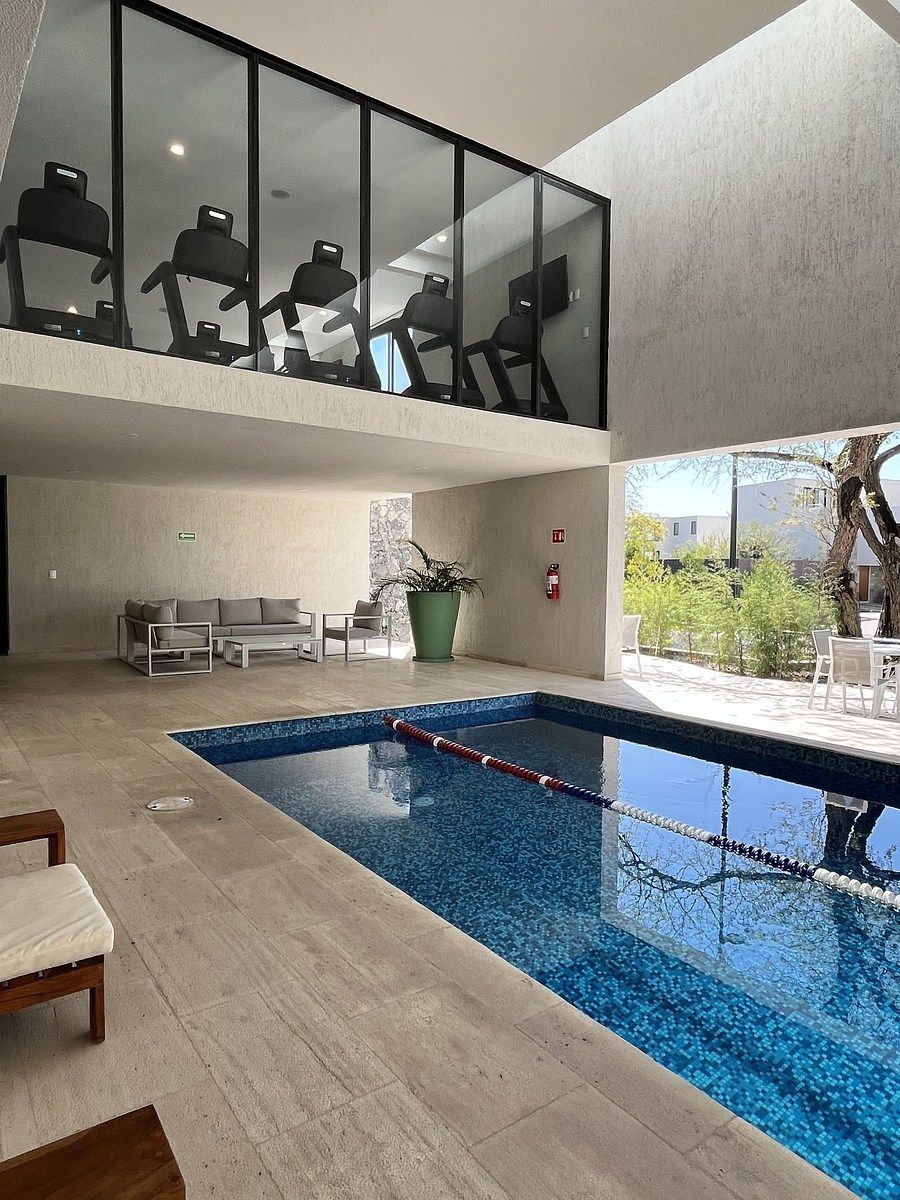 3 de 35: Gym y carril de nado