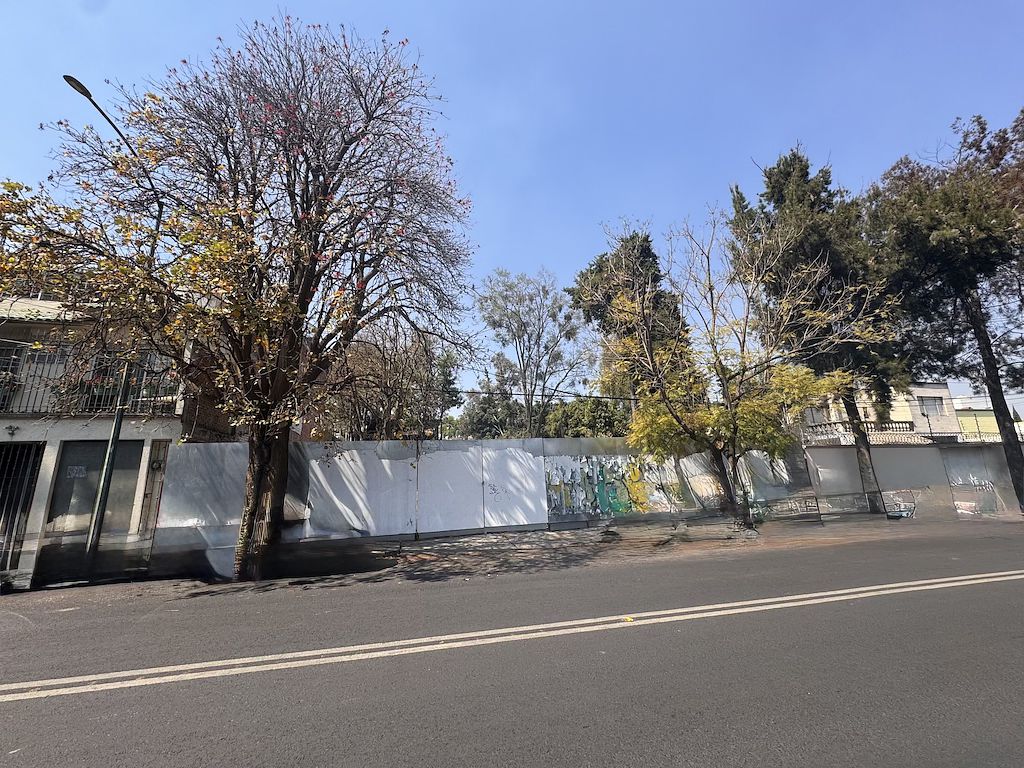 1 of 13: Vista desde banqueta