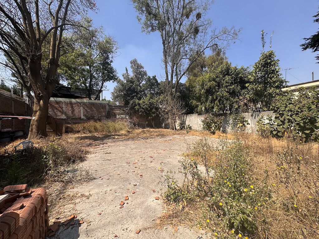 2 of 13: entrada terreno