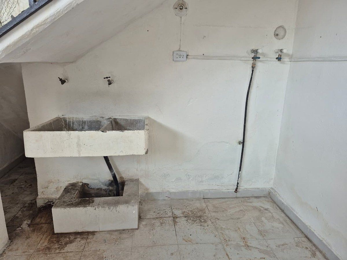 11 of 18: AREA DE LAVANDERIA EN REC. #3