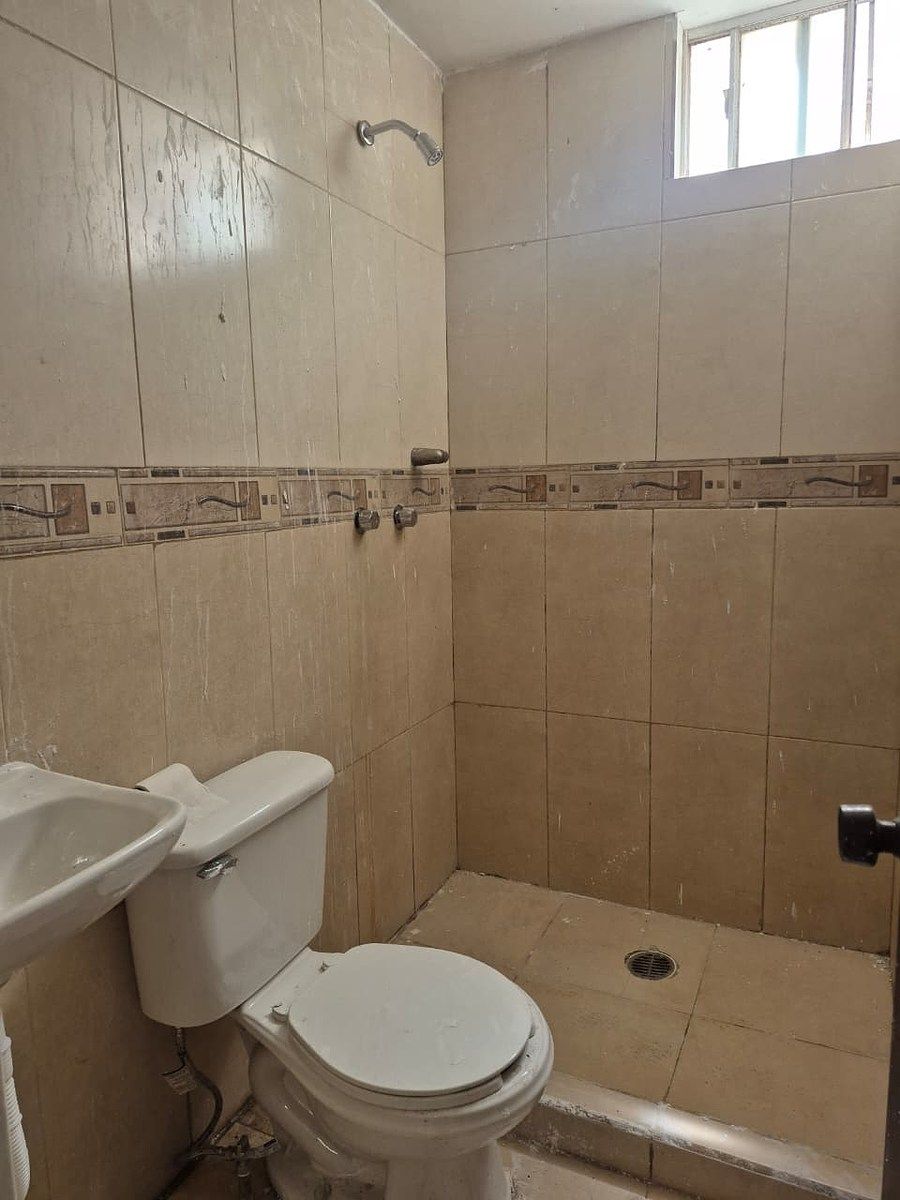 7 of 18: BAÑO COMPLETO