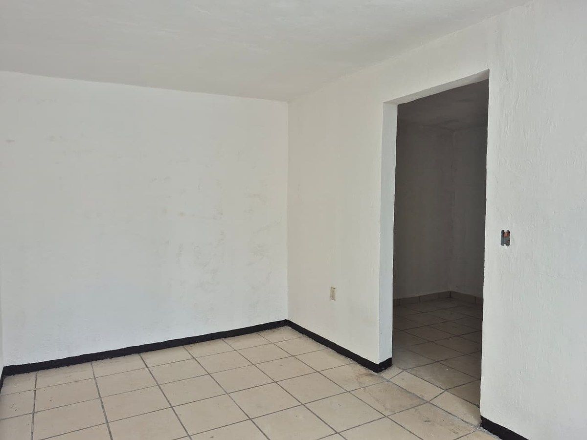 14 of 18: REC #4 CON CLOSET