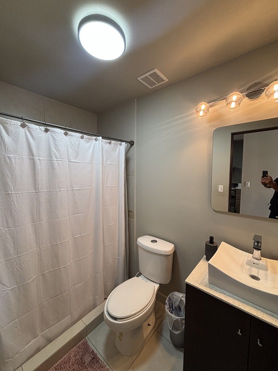 17 de 21: Baño secundario