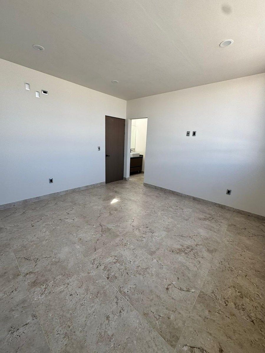 6 de 9: Recámara principal con baño