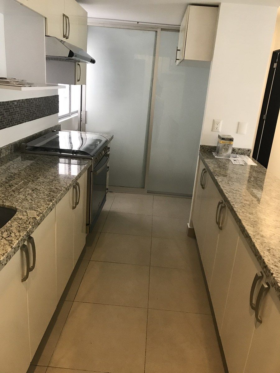 3 de 29: CANCEL QUE SEPARA AREA DE LAVADO