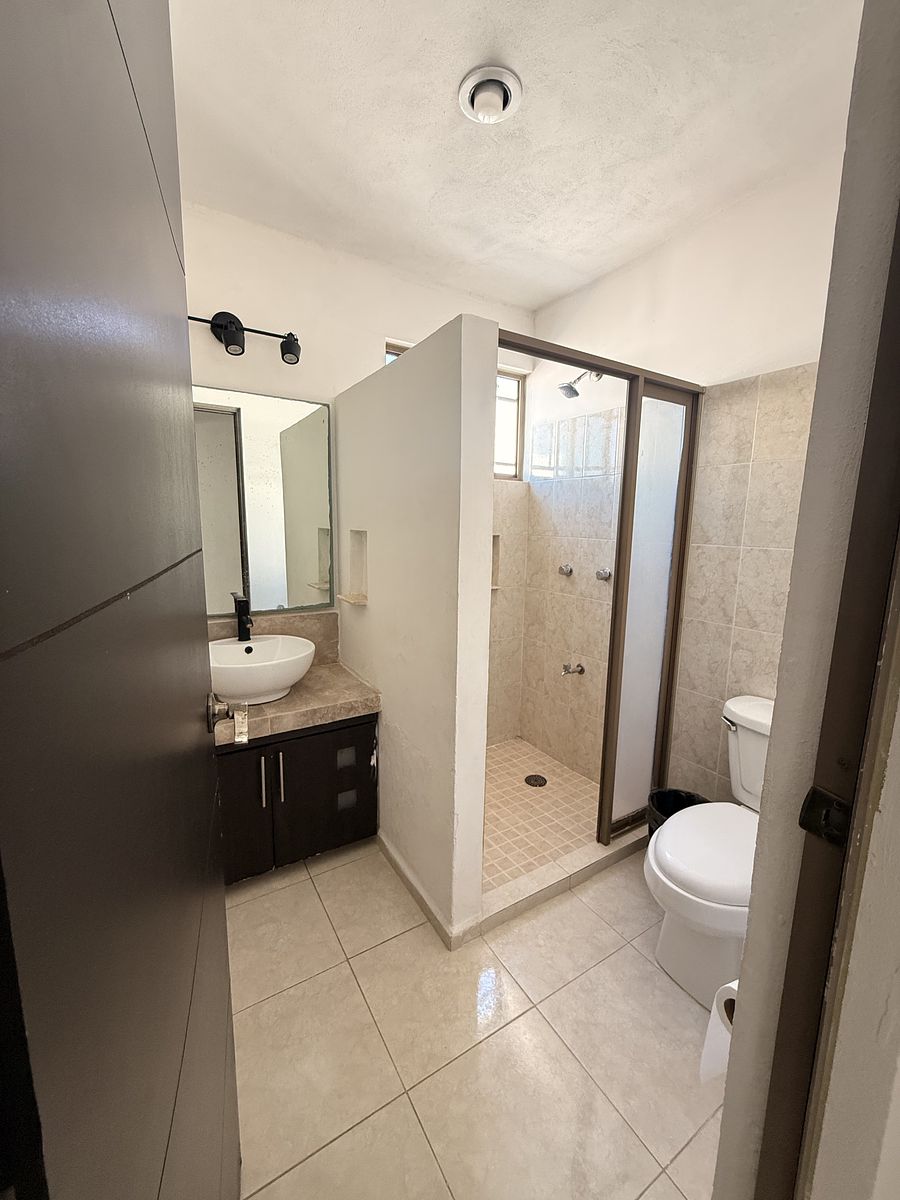 10 of 15: Baño completo