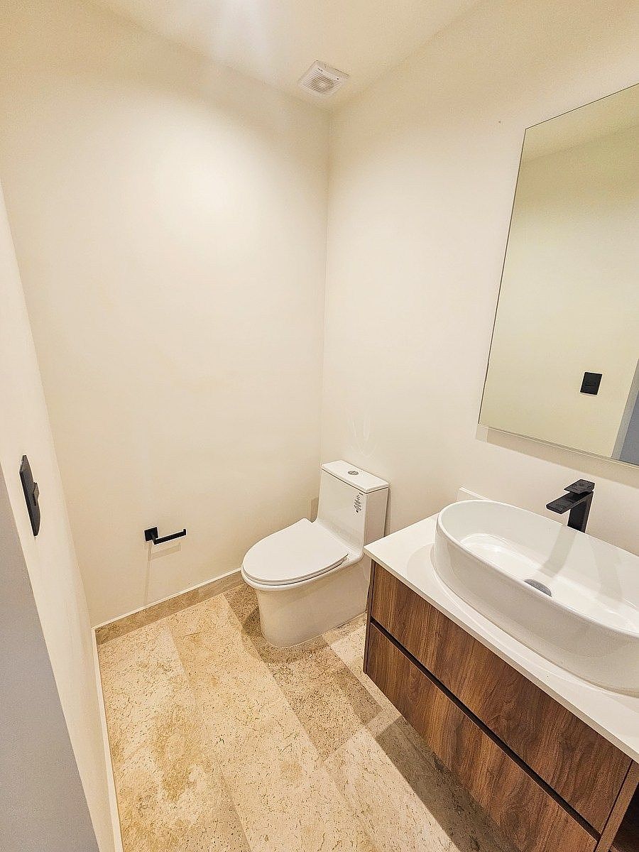 13 de 29: Baño de visitas