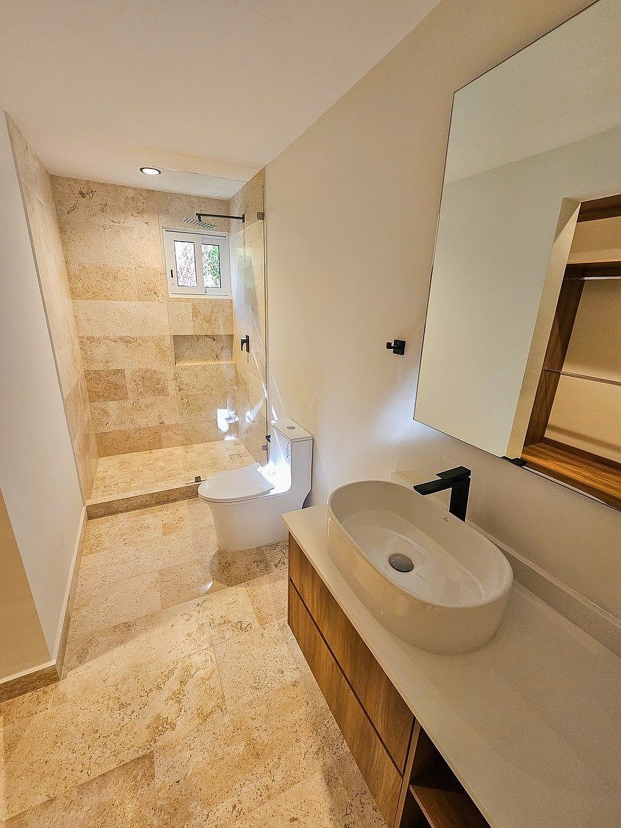 16 de 29: Baño de recámara principal