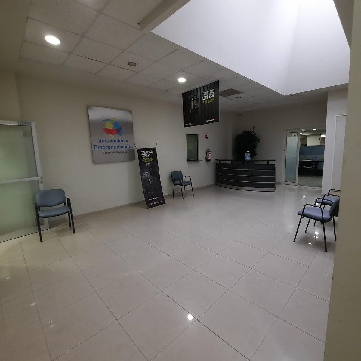 34 de 36: Recepción piso 2