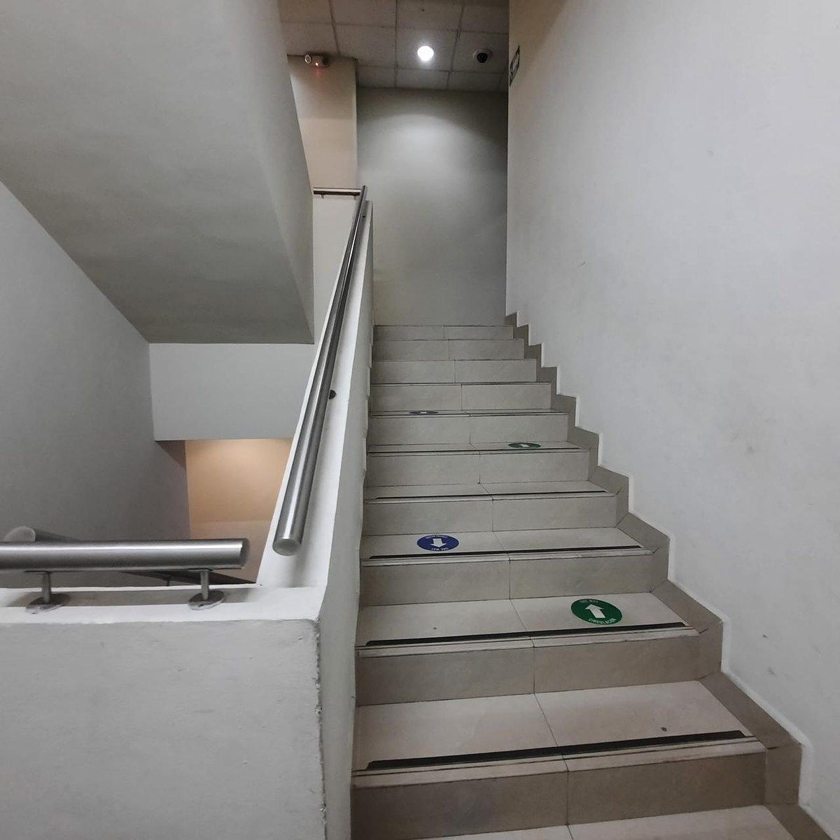 35 de 36: Escaleras hacia 3 piso