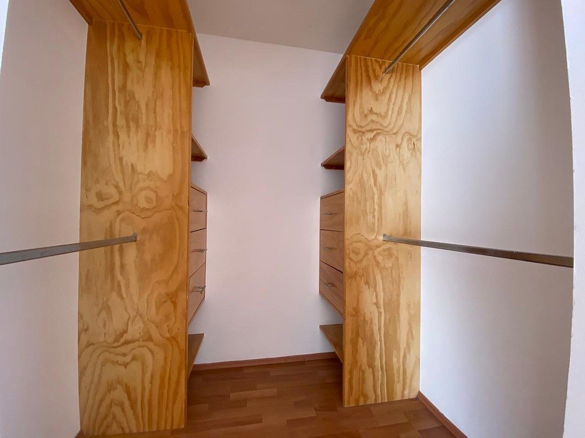 14 de 15: Walking clóset de habitación principal