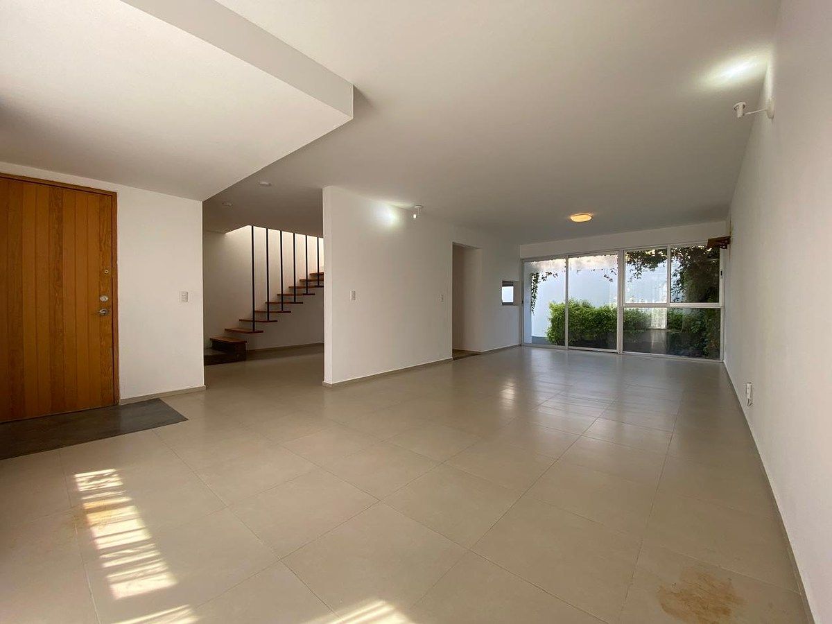 1 de 16: Amplia sala y comedor