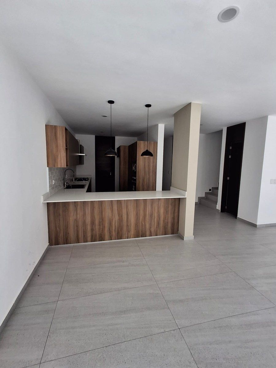 PRECIOSA CASA EN VENTA EN SOLARES COTO ALTANZA, VISITALA. - foto 3