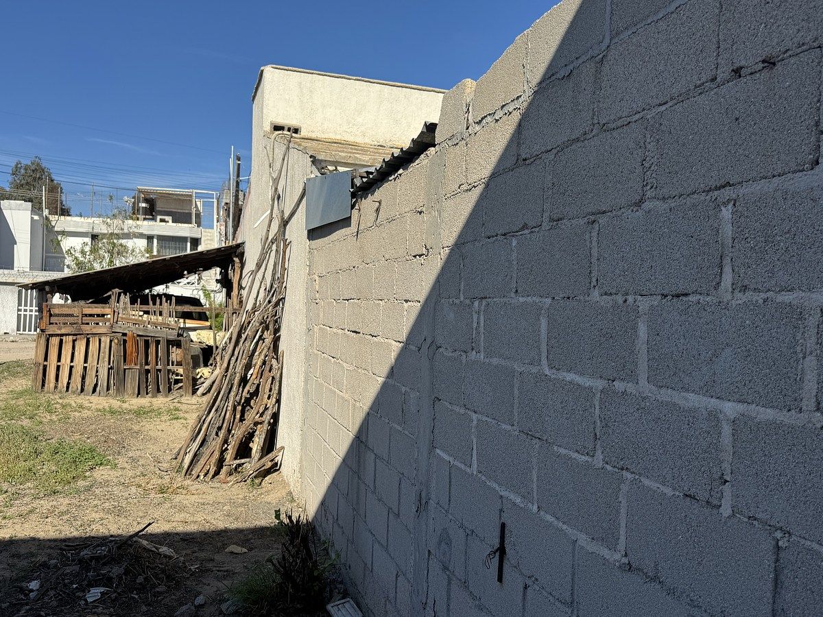 12 of 26: vista de la esquina de atras hacia Jorge de la Peña