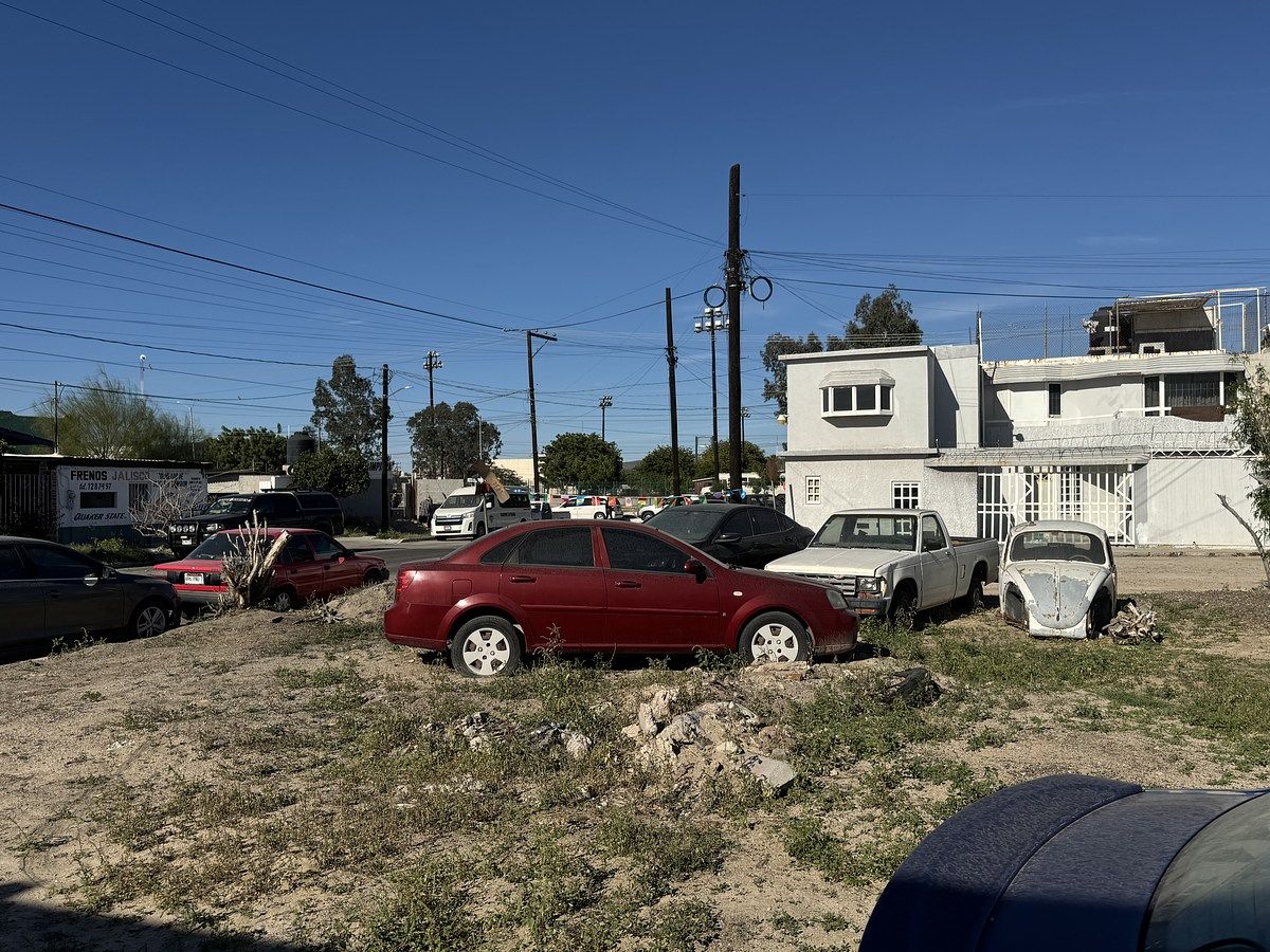 14 of 26: vista de la esquina de adentro del terreno hacia la Veracruz