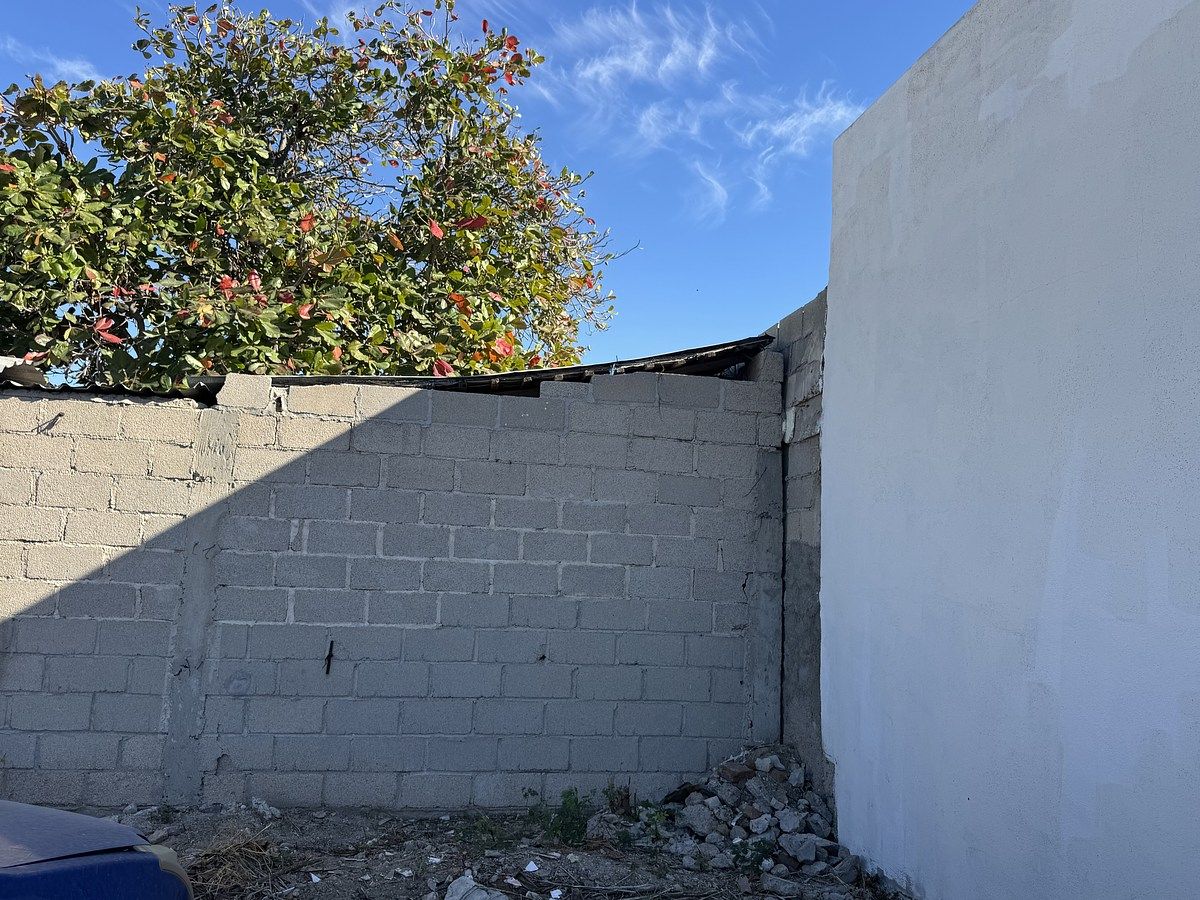 15 of 26: barda hacia Jorge de La Peña