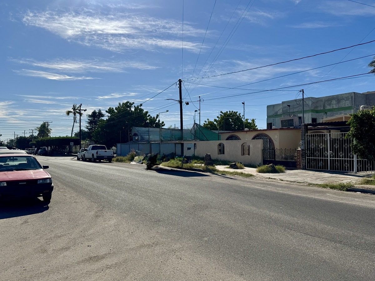 18 of 26: esquina hacia calle Sinaloa