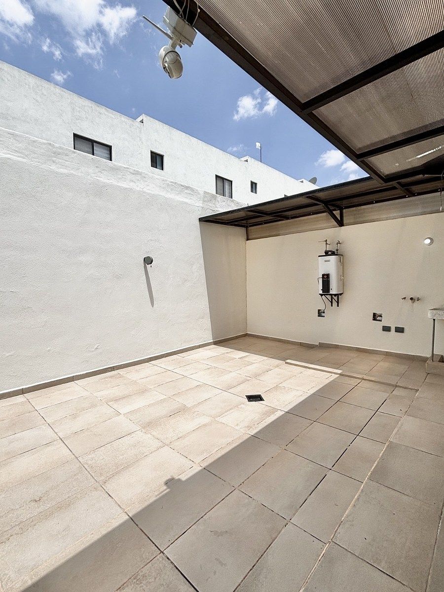 13 de 18: Patio o área social para disfrutar con familia y amigos .