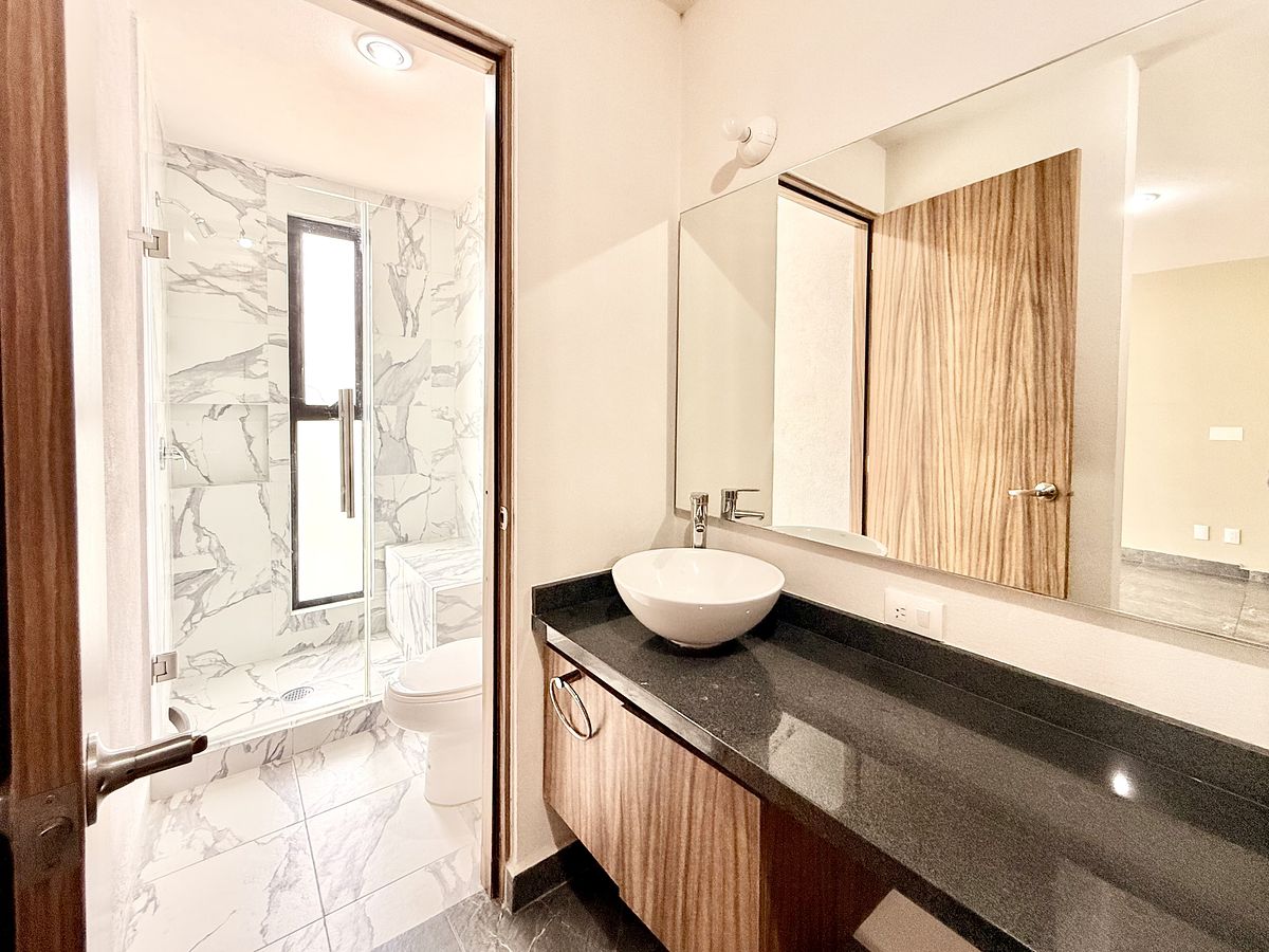 9 de 21: baño recámara principal