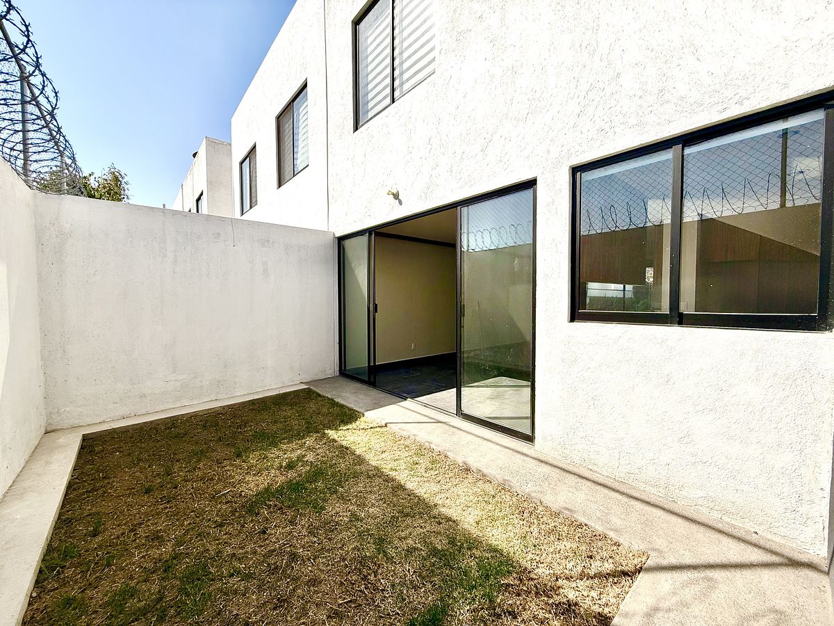 6 de 21: jardín posterior