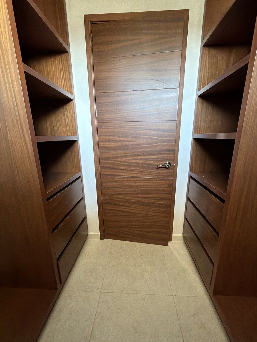 13 of 22: Walking Closet