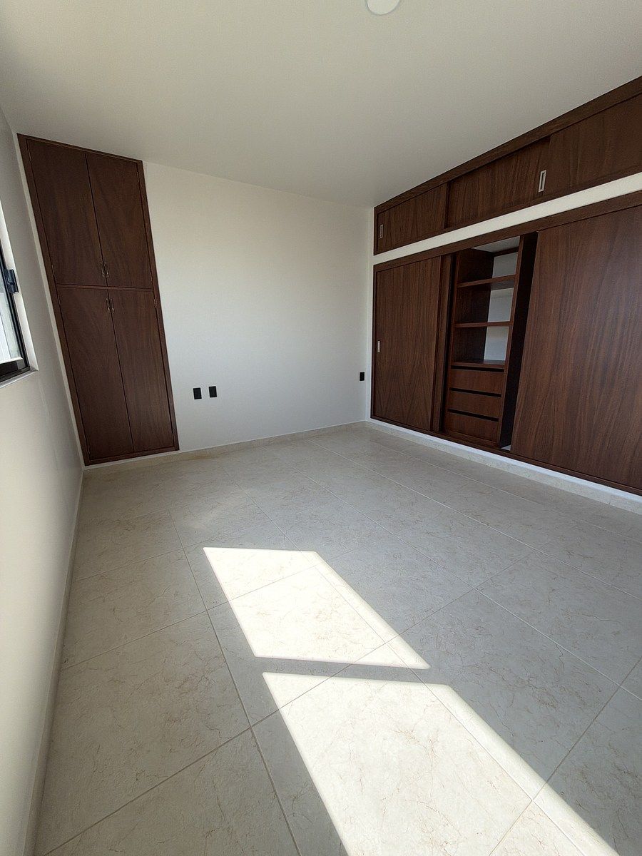 15 of 22: Recámara secundaria 2