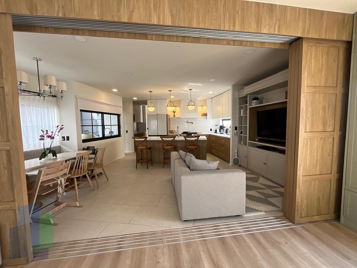 4 of 48: Family room