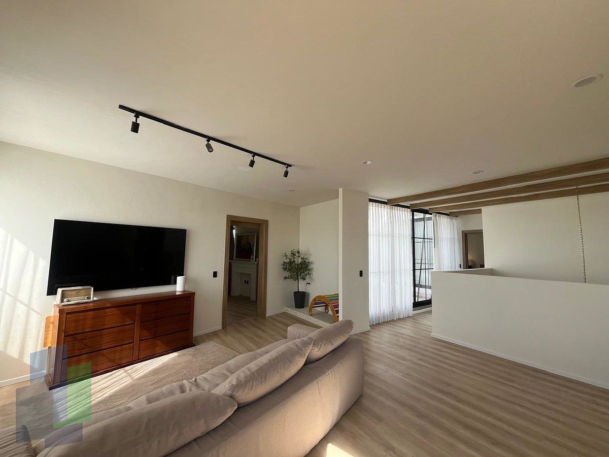 18 de 48: Sala tv planta alta