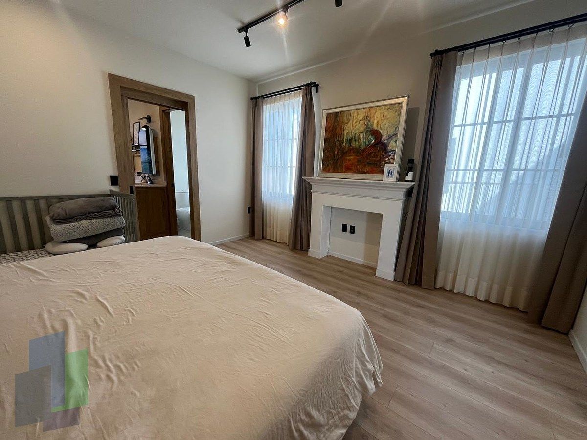 21 of 48: Recámara principal