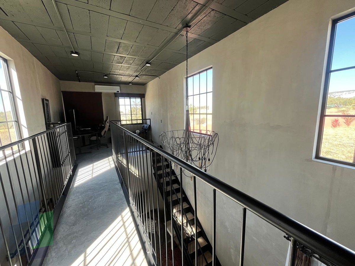 33 de 48: Acceso a estudio planta alta