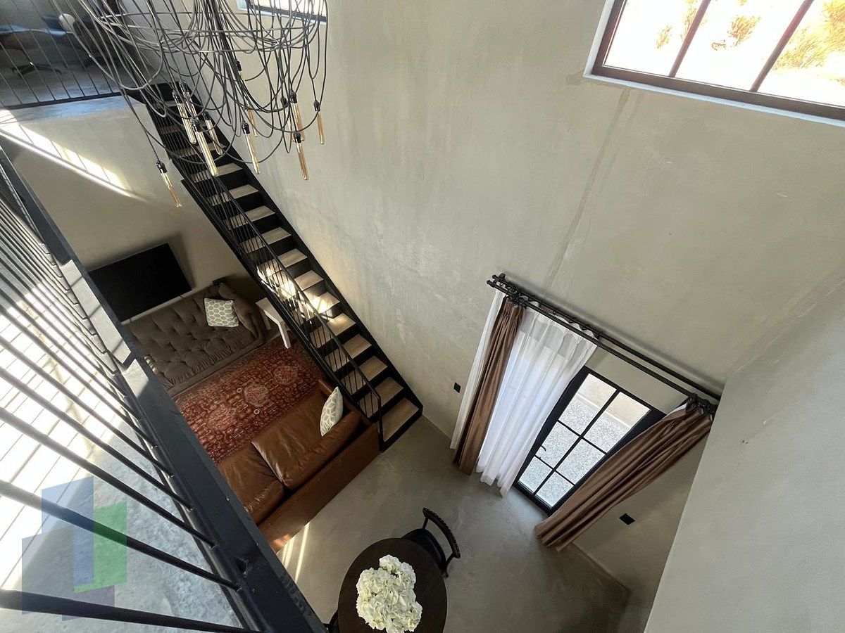 35 de 48: Acceso a estudio planta alta