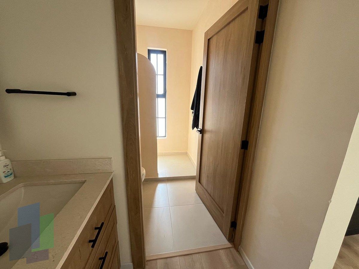 37 de 48: Baño completo secundario