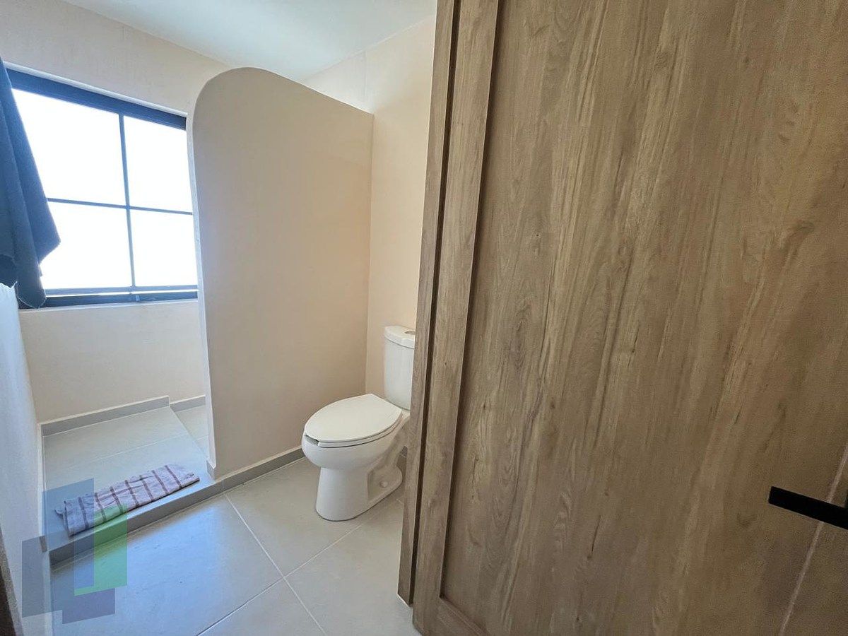 42 of 48: Baño completo