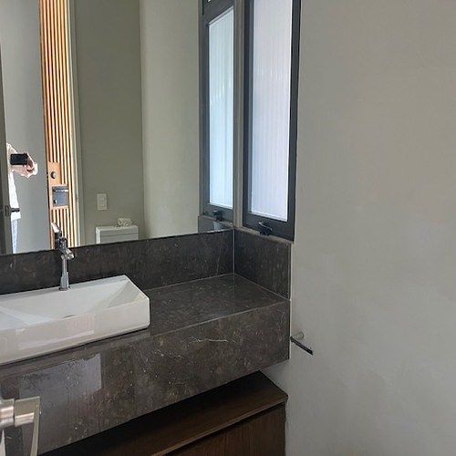 13 de 36: medio baño de visitas