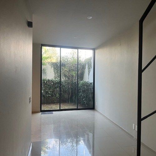 12 de 36: sala con vista al jardín