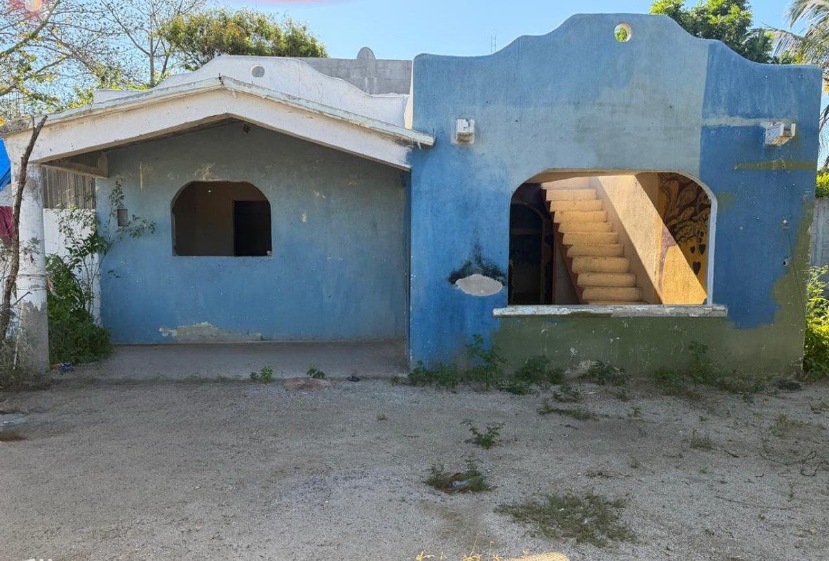 1 de 15: fachada principal, frente de la propiedad.