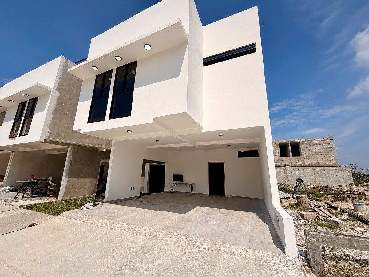 Casa en VENTA en residencial "San Agustin" muy cerca de lib. NORTE., foto 1 de 33