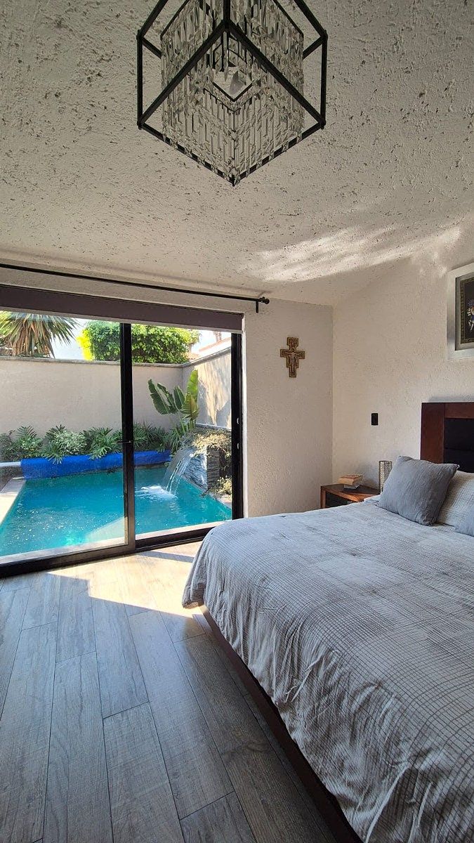 Casa remodelada, en Venta con alberca, privada junto a Costco B Quintana, Qro