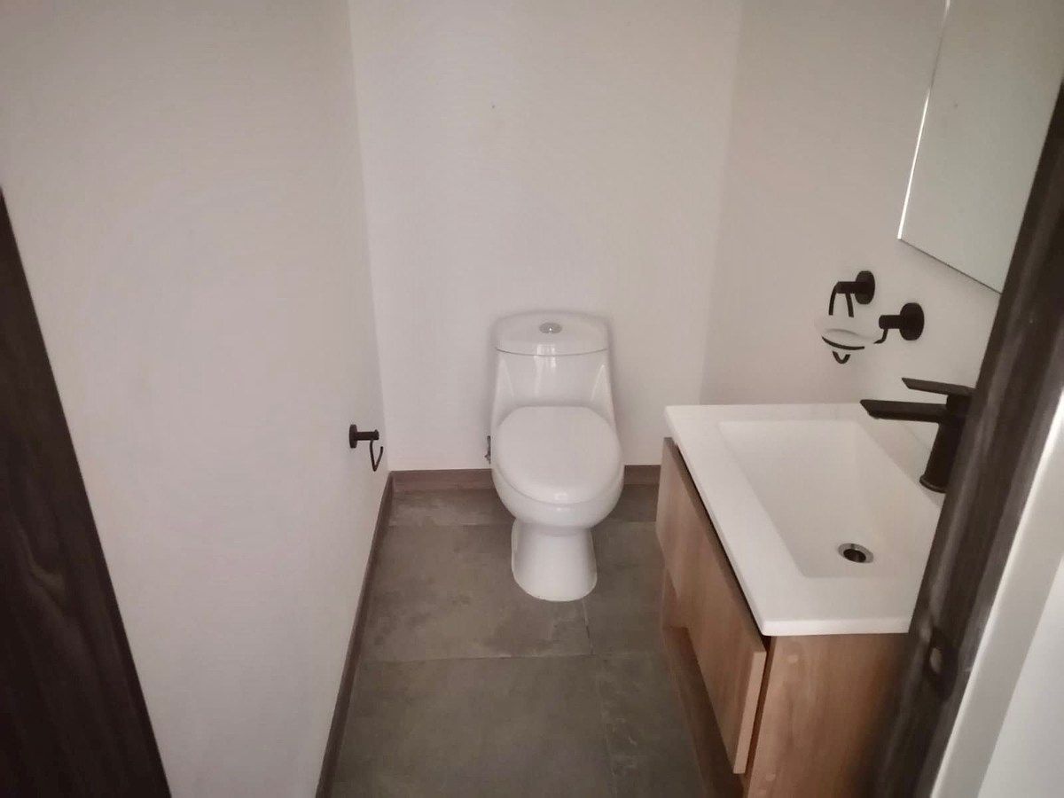 5 de 18: Medio baño