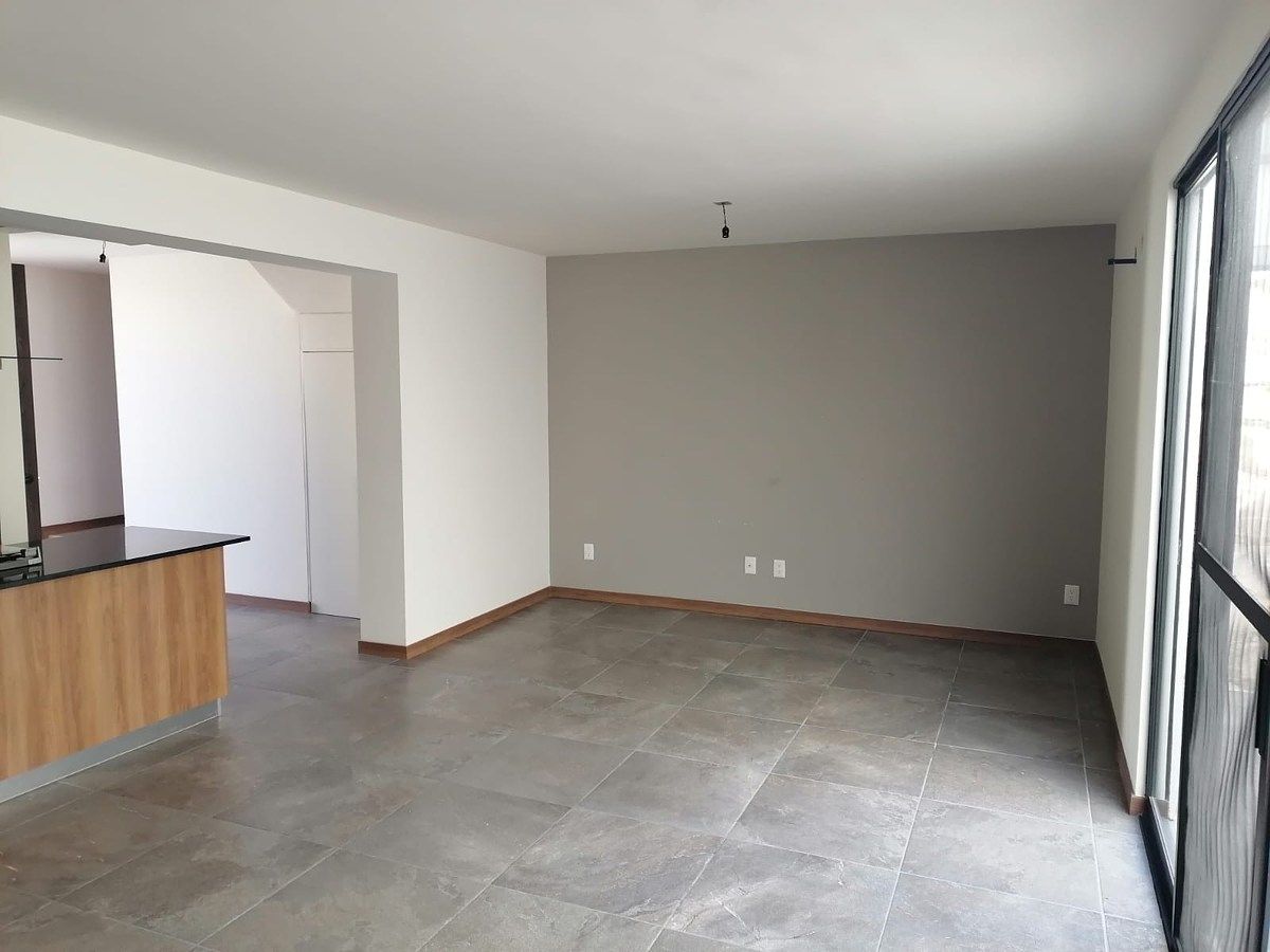 12 de 18: Area de sala