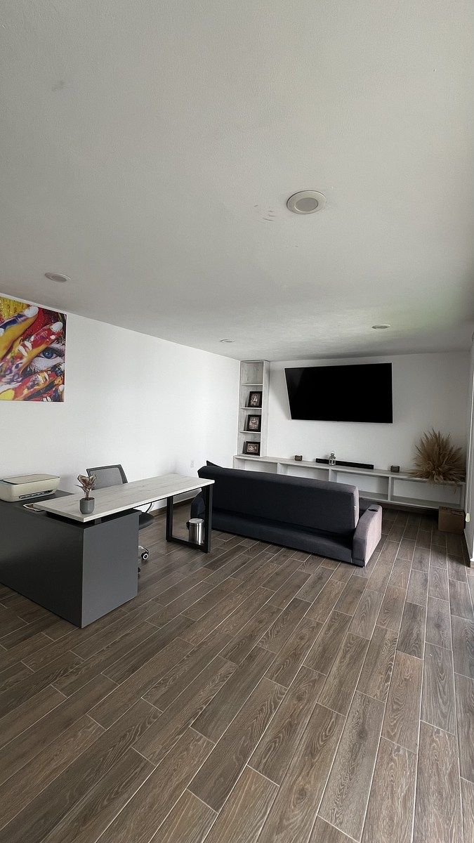 14 de 19: HABITACIÓN EN EL SÓTANO CON BAÑO COMPLETO